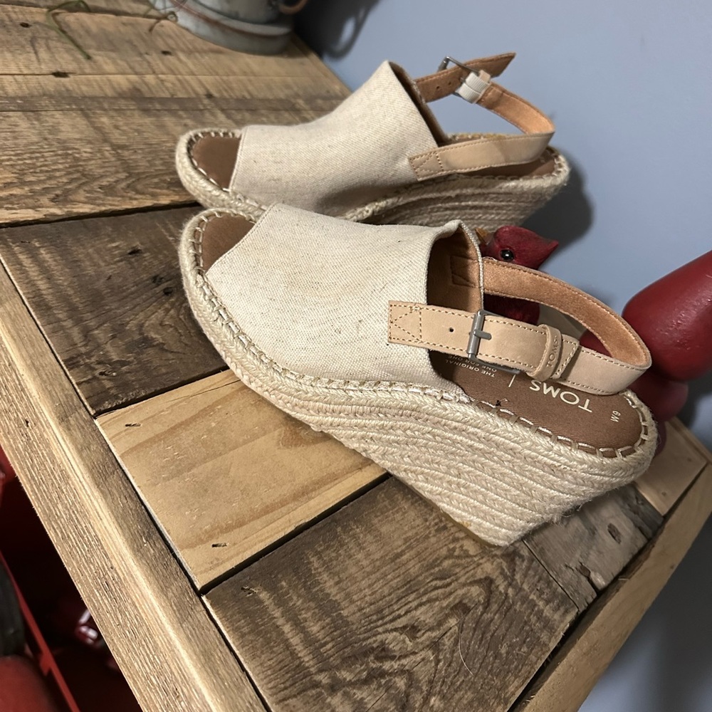 Ladies Tom’s canvas bone colored sandals. Size 9. Never worn